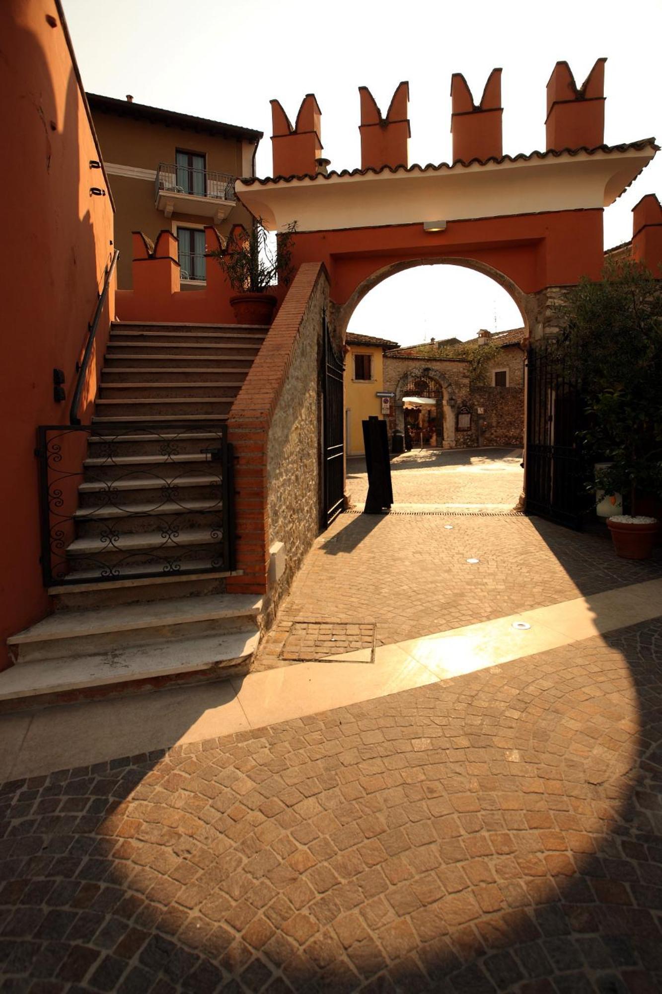 Corte San Luca Apartments Bardolino Eksteriør billede
