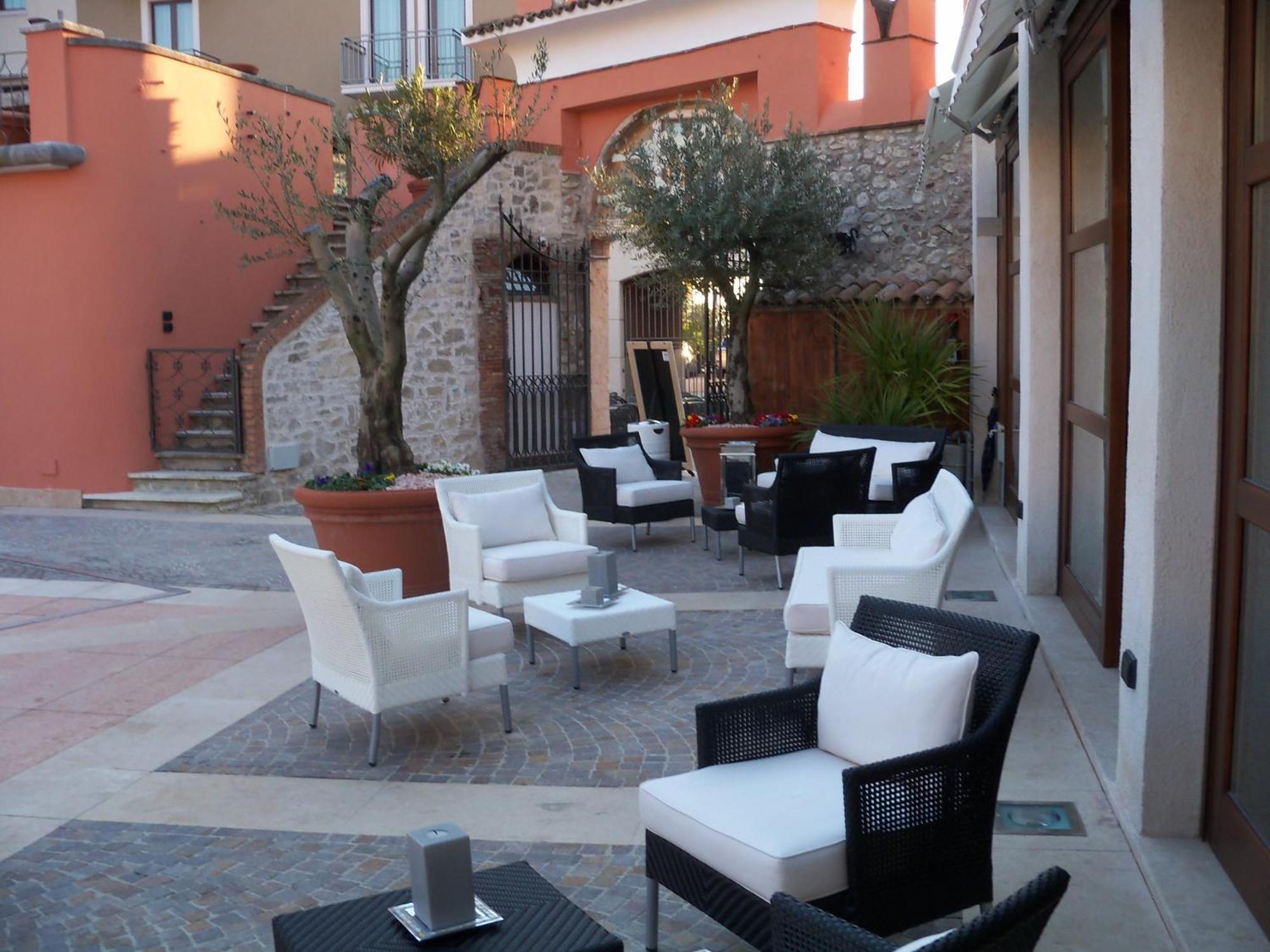Corte San Luca Apartments Bardolino Eksteriør billede