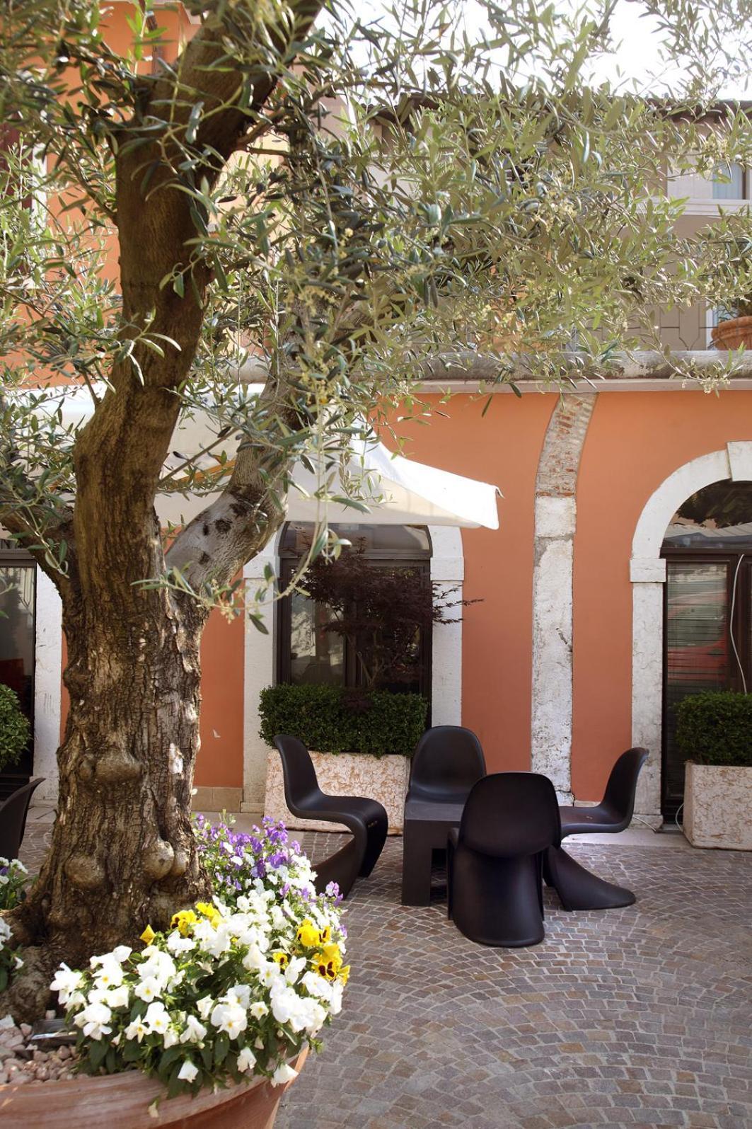 Corte San Luca Apartments Bardolino Eksteriør billede