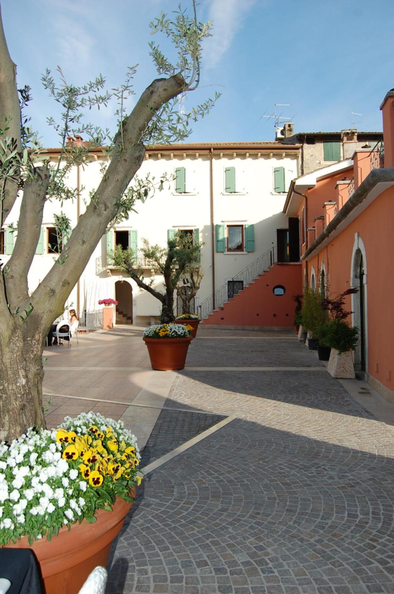 Corte San Luca Apartments Bardolino Eksteriør billede