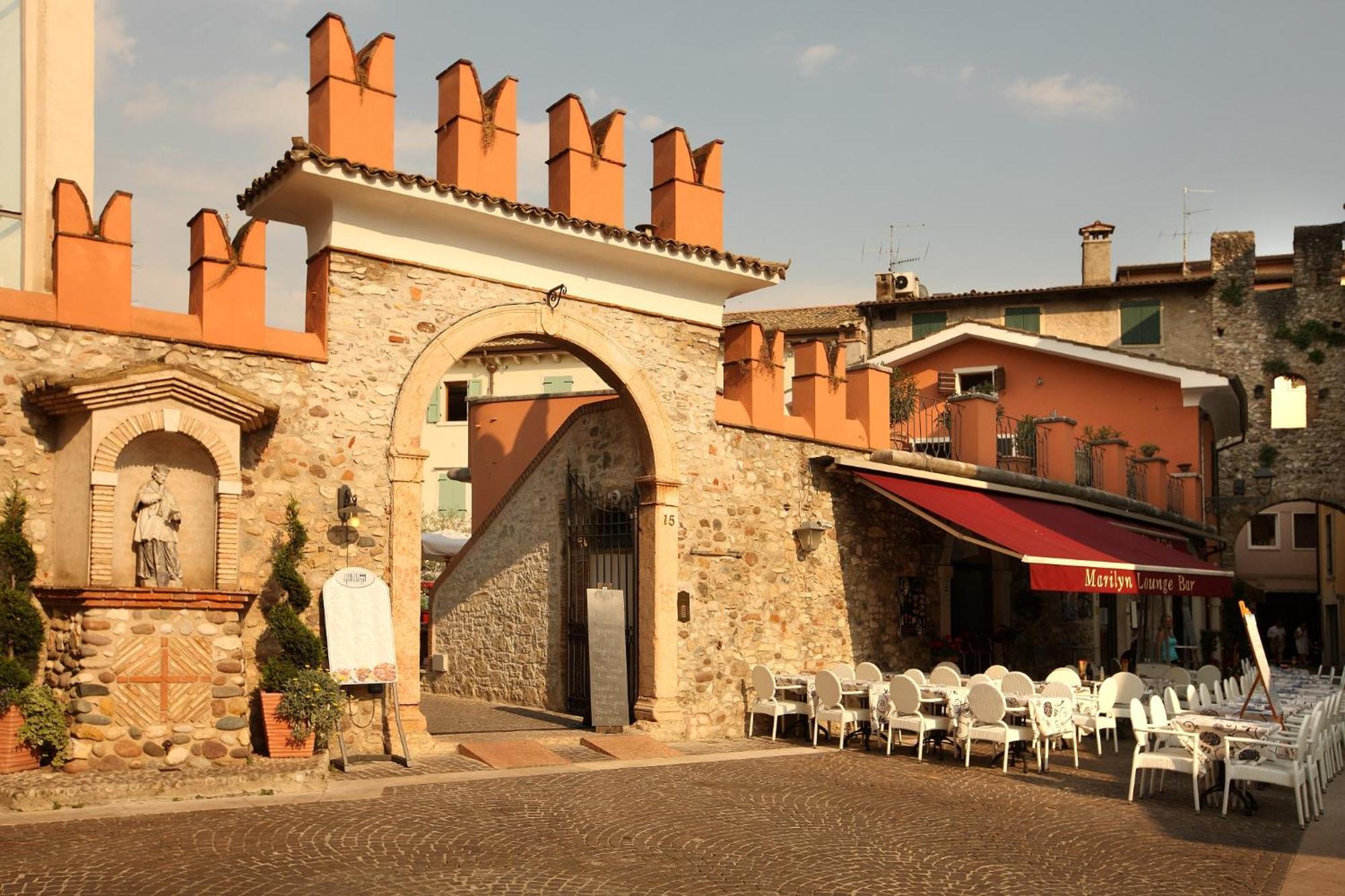 Corte San Luca Apartments Bardolino Eksteriør billede